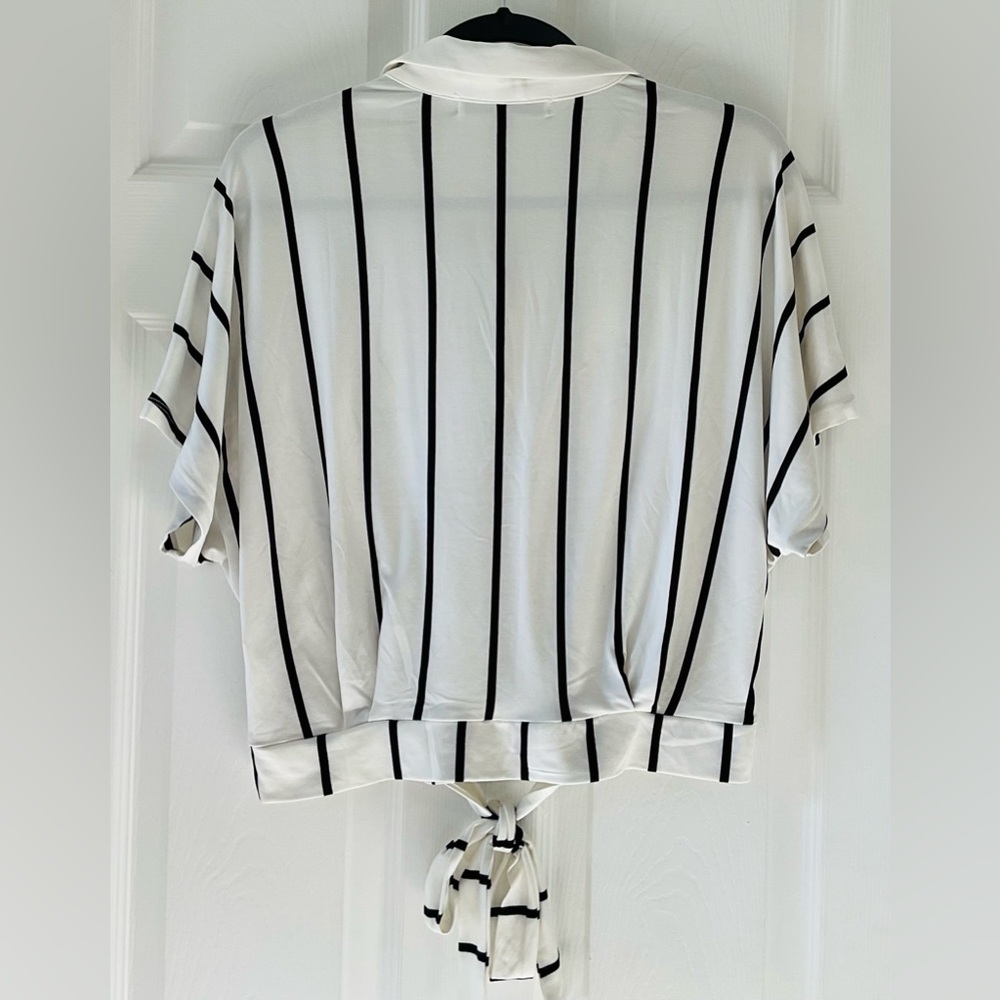 White Striped Cropped Top - Picture 4 of 9
